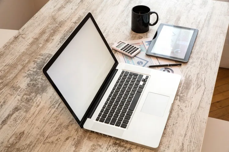 Laptop tafel kop FillWyI3NTAiLCI1MDAiXQ